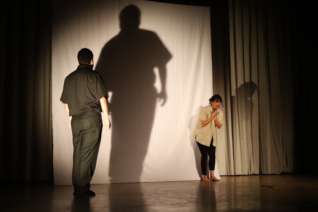 "Maṭab"..A theatrical performance discussing the harassment in the work environment